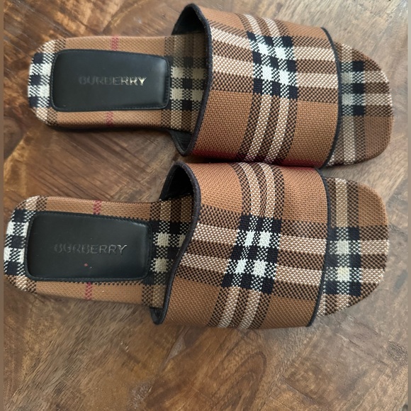Burberry Wilma Check Flat Slide Sandals On Leather Size 37 - Picture 4 of 7